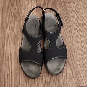 SAS Black Tripad Comfort Sandals Sling Back Open Toe 9.5